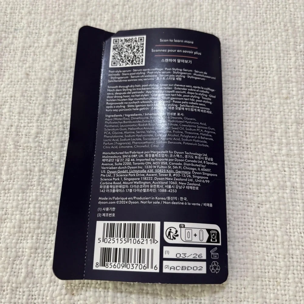 Dyson Wide Tooth Detangling Comb and Chitosan Post-Style Serum Sample 4mL Set